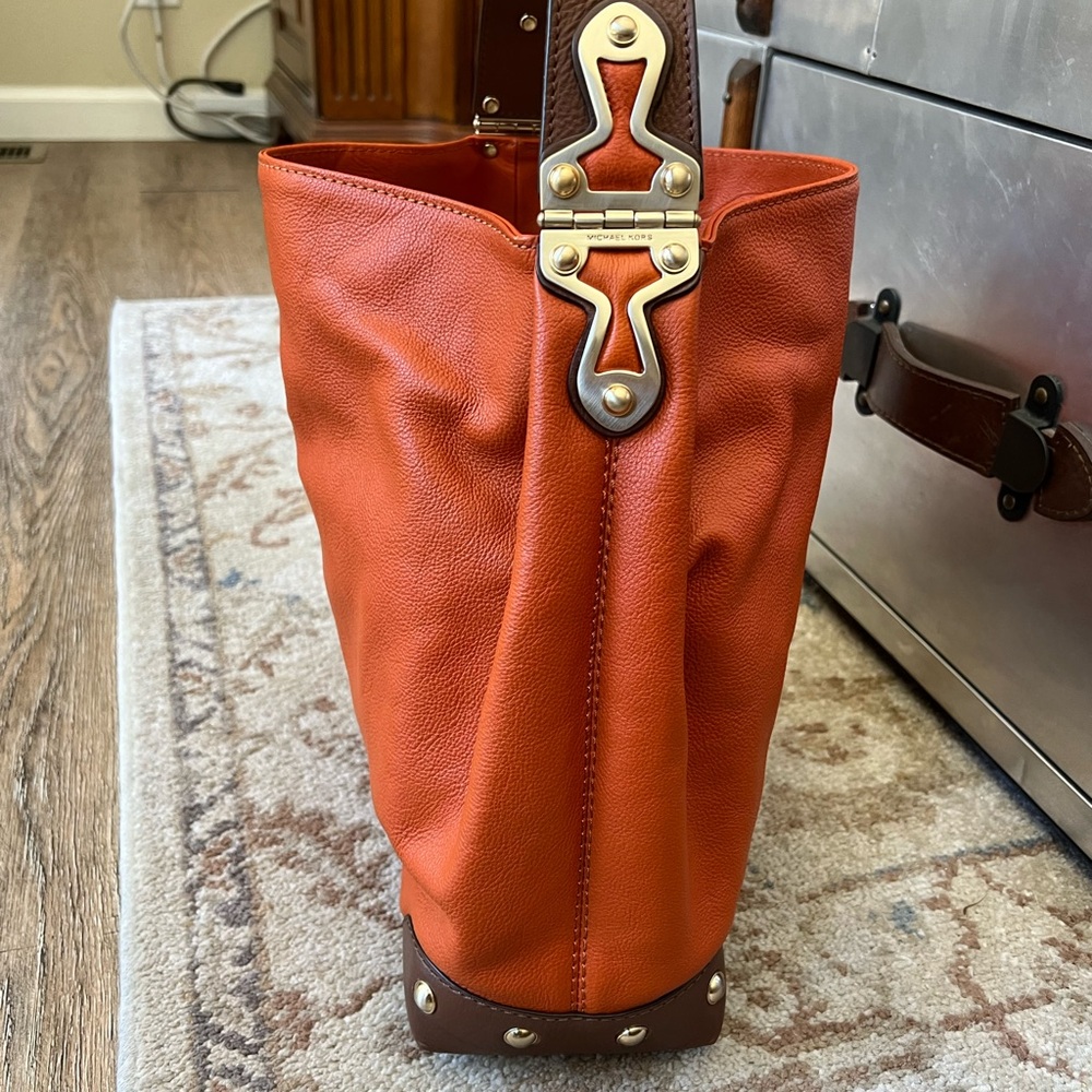 Beautiful Michael Kors 🍊 orange bag - Picture 13 of 13